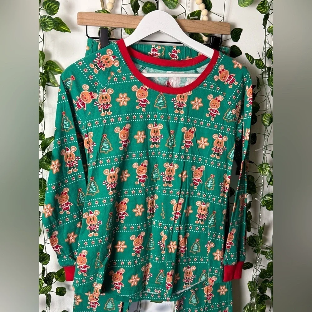 Disney Parks Women's 2-Piece Cute Mickey & Minnie Gingerbread Cookie PJs - Picture 2 of 8